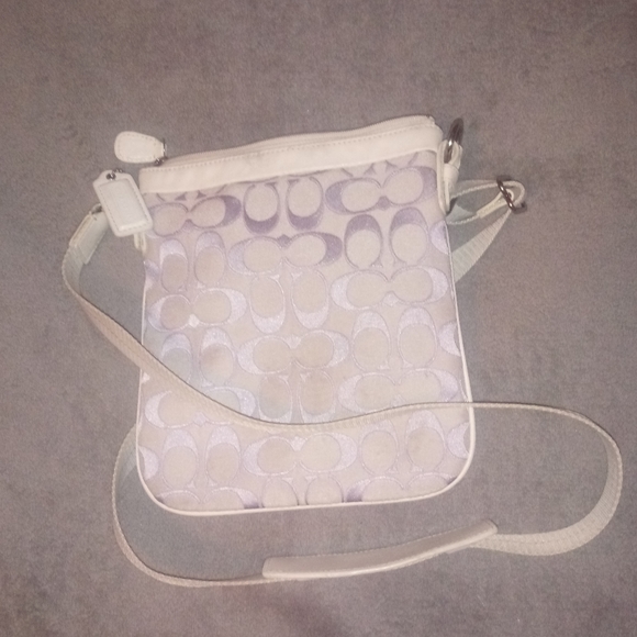 Coach purse - Picture 3 of 9